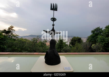 Skulptur in der Joan Miró Stiftung in Barcelona. (Der Mond, die Sonne und einen Stern von Joan Miró) Stockfoto
