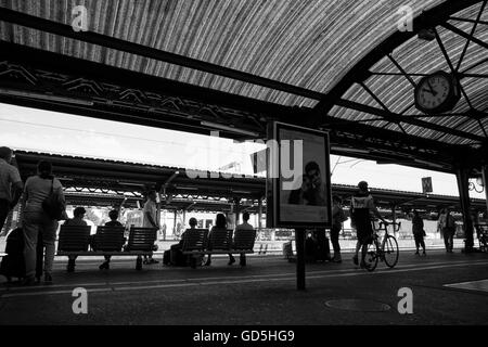 Bahn-Plattform Fahrrad- und Dach, Colmar, Frankreich, Europa Stockfoto