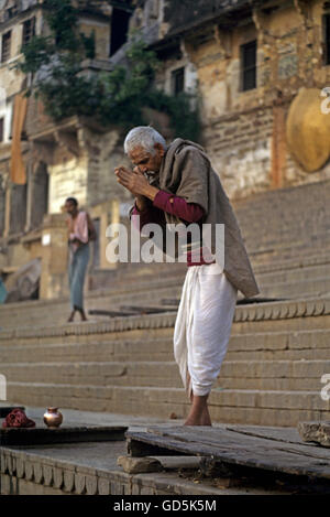 Alten Mann, der betet Stockfoto