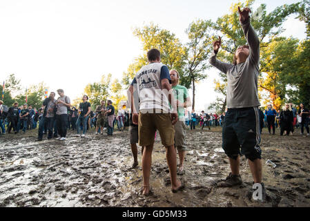 Publikum beim INmusic Festival zwischen Musikaufführungen, Zagreb, Kroatien, 2015 Stockfoto