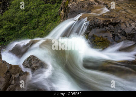 Wasserfall im Skaftafell Erhaltung Bereich Vatnajökull-Nationalpark, Island Stockfoto