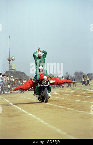 Stuntmen erklingt in ländlichen Olympiade Stockfoto