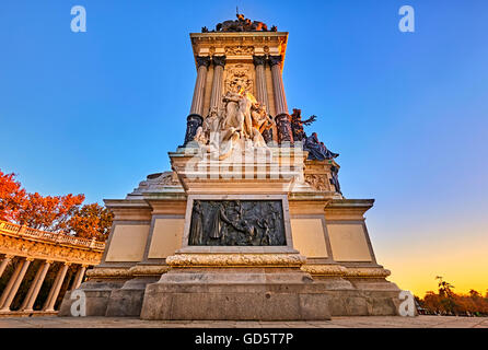 Denkmal für Alfonso XII, befindet sich in der Buen Retiro Park. Madrid. Spanien Stockfoto