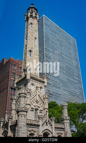 Old Chicago Water Tower District an der North Michigan Avenue entlang der Magnificent Mile Stockfoto