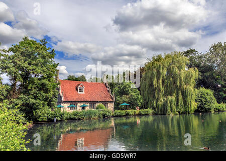 BOURNE-MÜHLE, EINE NATIONALE VERTRAUEN, DASS EIGENTUM FOTOGRAFIERT VON VOLKSEIGENTUM, DAHER KEINE GENEHMIGUNG ERFORDERLICH. Stockfoto