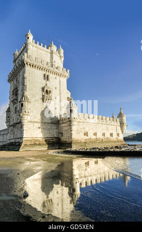 Turm von Belem (Torre de Belem, manuelinischen Stil, portugiesischen Spätgotik). Ein UNESCO-Weltkulturerbe. Lissabon, Portugal Stockfoto