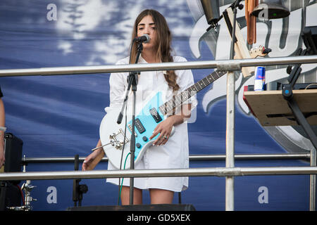 Monza Italien. 9. Juli 2016. Der italienische Liedermacher JOAN THIELE führt live auf der Bühne im Parco di Monza während der Tage Stockfoto