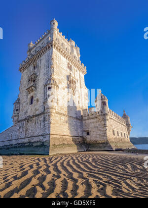 Turm von Belem (Torre de Belem, manuelinischen Stil, portugiesischen Spätgotik). Ein UNESCO-Weltkulturerbe. Lissabon, Portugal Stockfoto