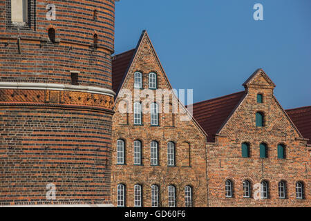 Holstein-Tor und Salz Lagerhäuser in Lübeck, Deutschland Stockfoto