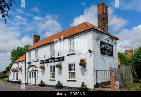 Three Kings Inn, Threekingham, Lincolnshire, England - ein traditionelles englisches Dorfpub in einem ländlichen Dorf Stockfoto