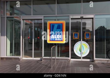 Die Aldi-Supermarkt in Therwil, Basel, Schweiz Stockfoto