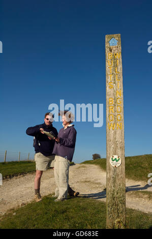 Wanderer auf der South Downs Way am Hintern Braue. Eastbourne. Sussex. England.UK Stockfoto