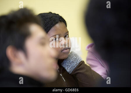 Internationale Studierende an der Pestalozzi internationales Dorf in Sedlescombe, East Sussex. England. Großbritannien Stockfoto