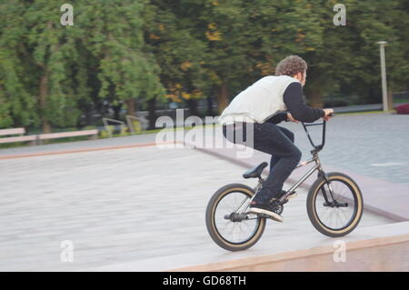 Waldisputninsphotography, abstrakt, Kunst, Farben, liebenswert, launisch, kreativ, luxuriösem, lebendige, prächtig, bmx, Fahrrad, Fahrrad, Cycle, Geschwindigkeit, Rennen Stockfoto