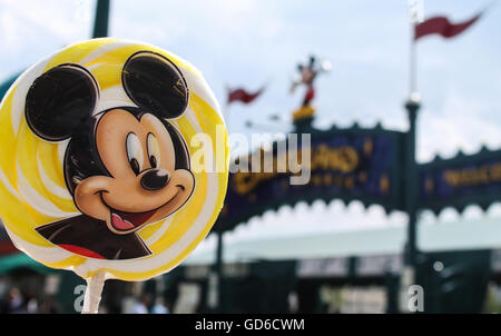 Mickey-Mouse Lollipop im Disneyland Paris Stockfoto