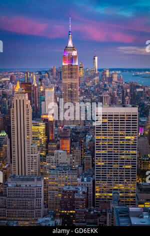 Bei Sonnenuntergang vom Rockefeller Center in New York City Midtown Manhattan Stockfoto