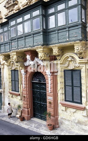 Die traditionelle Balkone an den Häusern in der Altstadt von Valletta auf der Insel Malta im Mittelmeer ich Stockfoto