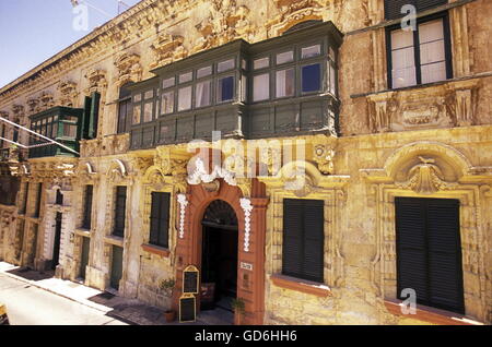 Die traditionelle Balkone an den Häusern in der Altstadt von Valletta auf der Insel Malta im Mittelmeer ich Stockfoto