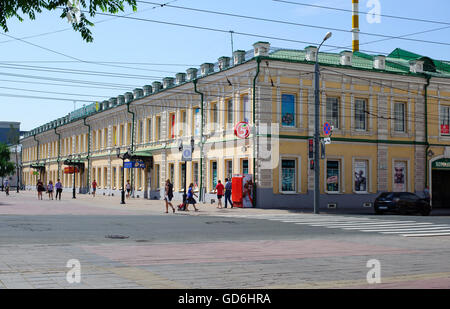 Orenburg, Russland-23. Juni 2016. Blick auf Gostiny Dvor in Stadt Orenburg, Russland, Stockfoto