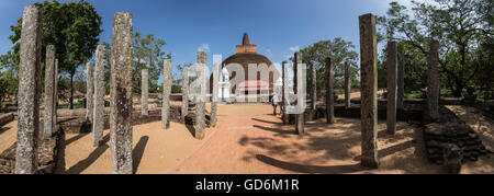 Die Abayagiri Dagoba in Abhayagiri Vihāra. Eine große Kloster Website des Mahayana und Theravada-Buddhismus. In Backstein gebaut Stockfoto