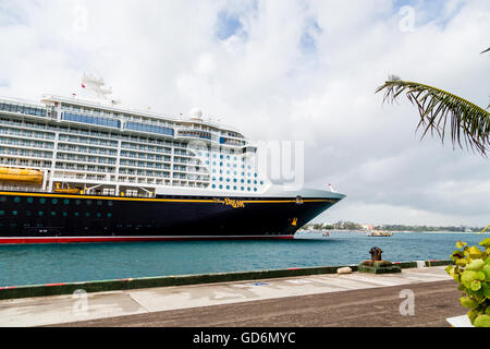 Disney Dream Cruise Schiff angedockt in Nassau, Bahamas Stockfoto