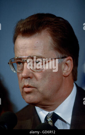 Washington DC, USA, 27. Juni 1996 lettischen Präsidenten Guntis Ulmanis während einer Pressekonferenz in der nationalen Presse club in Washington DC., Guthaben: Mark Reinstein Stockfoto
