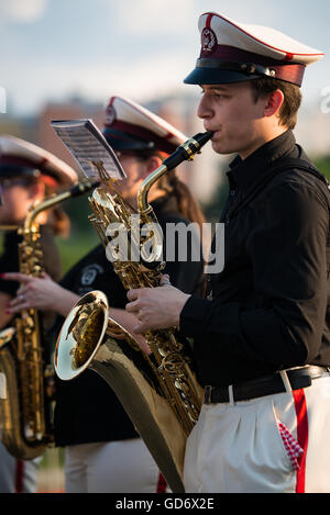 Marching Band KUD Pošta Maribor durchführen in den Straßen von Maribor am Festival Lent, Maribor, Slowenien, 2016 Stockfoto