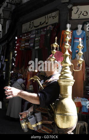 Wasser-Verkäufer oder Saft-Verkäufer in der Stadt Damaskus in Syrien im Nahen Osten Stockfoto