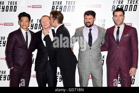 (links nach rechts) John Cho, Simon Pegg, Chris Pine, Karl Urban und Zachary Quinto Teilnahme an der Premiere von Star Trek Beyond statt im Empire in Leicester Square in London. Stockfoto