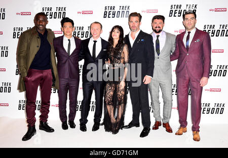 (links nach rechts) Idris Elba, John Cho, Simon Pegg, Sofia Boutella, Chris Pine, Karl Urban und Zachary Quinto Teilnahme an der Premiere von Star Trek Beyond statt im Empire in Leicester Square in London. Stockfoto