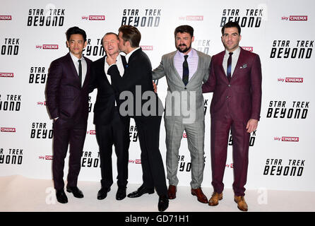 (links nach rechts) John Cho, Simon Pegg, Chris Pine, Karl Urban und Zachary Quinto Teilnahme an der Premiere von Star Trek Beyond statt im Empire in Leicester Square in London. Stockfoto