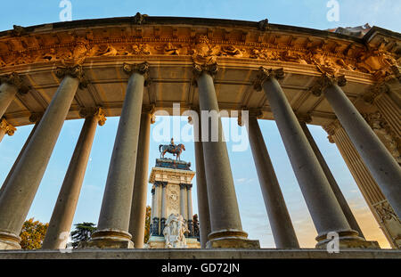 Denkmal für Alfonso XII, befindet sich in der Buen Retiro Park. Madrid. Spanien Stockfoto