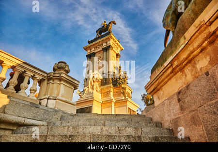 Denkmal für Alfonso XII, befindet sich in der Buen Retiro Park. Madrid. Spanien Stockfoto