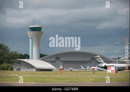 Farnborough, Hampshire, UK. 11. Juli 2016. Die Farnborough International Trade Airshow, Kontrollturm in Farnborough. Stockfoto