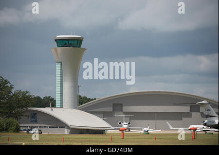 Farnborough, Hampshire, UK. 11. Juli 2016. Die Farnborough International Trade Airshow, FlughafenKontrollturm, Stockfoto