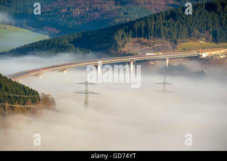 Luftaufnahme, Nuttlar, höchste Brücke Nordrhein-Westfalen im Morgennebel, Luftaufnahme von Bestwig, Sauerland, Stockfoto