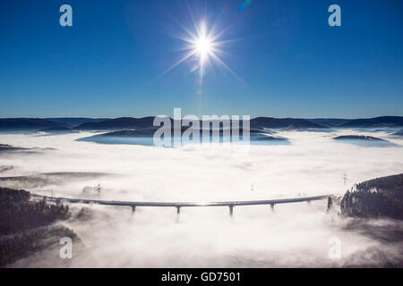 Luftaufnahme, Nuttlar, höchste Brücke Nordrhein-Westfalen im Morgennebel, Luftaufnahme von Bestwig, Sauerland, Stockfoto