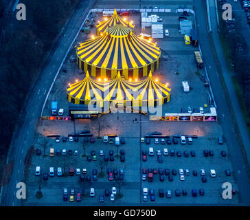 Luftaufnahme, Zirkuszelt, Weihnachtszirkus im Bereich zeigen "Schönes Feuer Tage!", Parkplatz Westfalenhalle, Flic-Flac Stockfoto