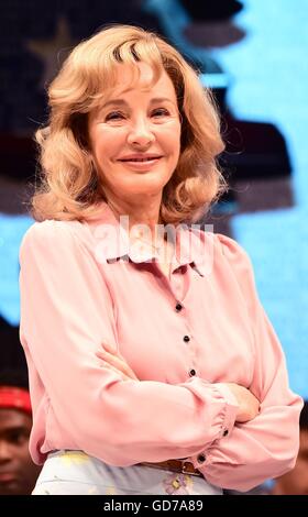 Anne Archer bei einem Fototermin für ein neues Theaterstück The Trial von Jane Fonda am Park Theatre in London. Stockfoto