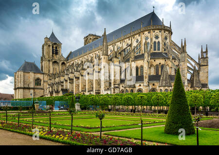 Bourges Europäische Kulturhauptstadt 2028, Kathedrale Saint Etienne, Departement Cher, UNESCO-Weltkulturerbe, Centre-Val de Loire, Frankreich, Europa Stockfoto