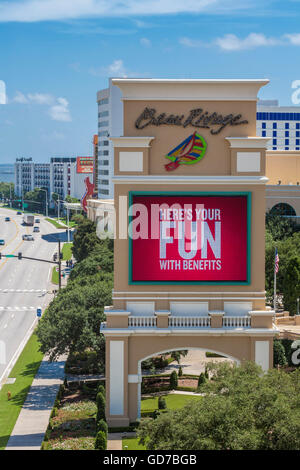 Melden Sie sich außerhalb des Beau Rivage Kasinos am Strand in Biloxi, Mississippi Stockfoto