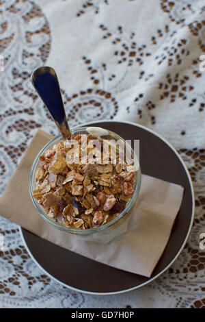 Joghurt mit Müsli Stockfoto