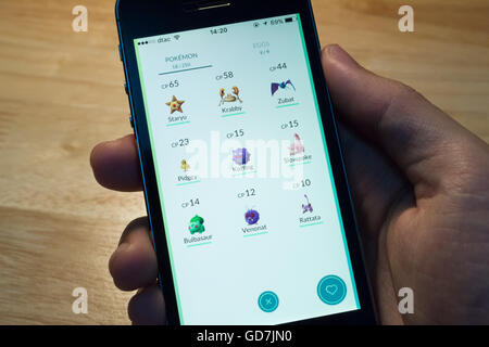 Bangkok, Thailand - 13. Juli 2016: Pokemon Go ist ein neues Spiel, können Sie zu Fuß in der realen Welt der Pokemon zu fangen. Stockfoto