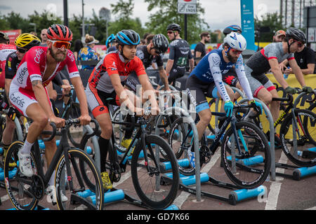 Red Hook Crit London 2016 Radfahren Criterium festen Gang Fahrrad Singlespeed Bycycle Track Fahrräder Zyklus Race Event Greenwich Stockfoto