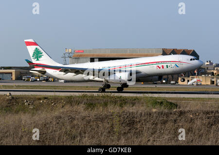 Middle East Airlines (MEA) Airbus A330-243 [OD-MED] Landebahn 13. Stockfoto