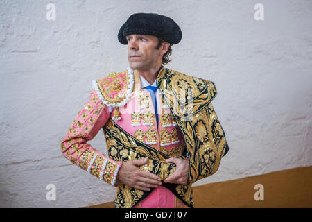 Die spanischen Torero Jose Tomas konzentrierte sich völlig Momente vor der Abreise zu kämpfen in der Stierkampfarena von Linares, Spanien Stockfoto