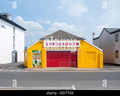 Spielhalle an der Promenade in Borth Ceredigion Wales UK Stockfoto