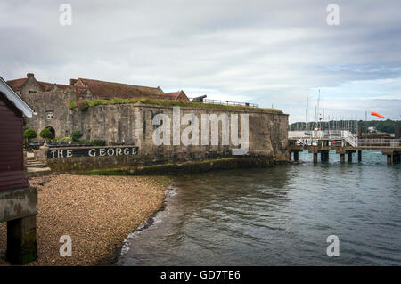 Yarmouth Castle neben Yarmouth Pier auf der Isle Of Wight, UK Stockfoto