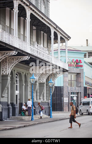 Barbados Pfarrkirche Sankt Michael West Indies Bridgetown das ikonische Barbados Mutual Life Assurance Society Gebäude aus breiten Stree Stockfoto