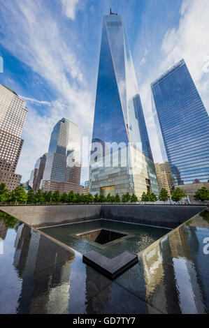 One World Trade Center ist das Hauptgebäude des umgebauten World Trade Center Komplexes in Lower Manhattan, New York City
